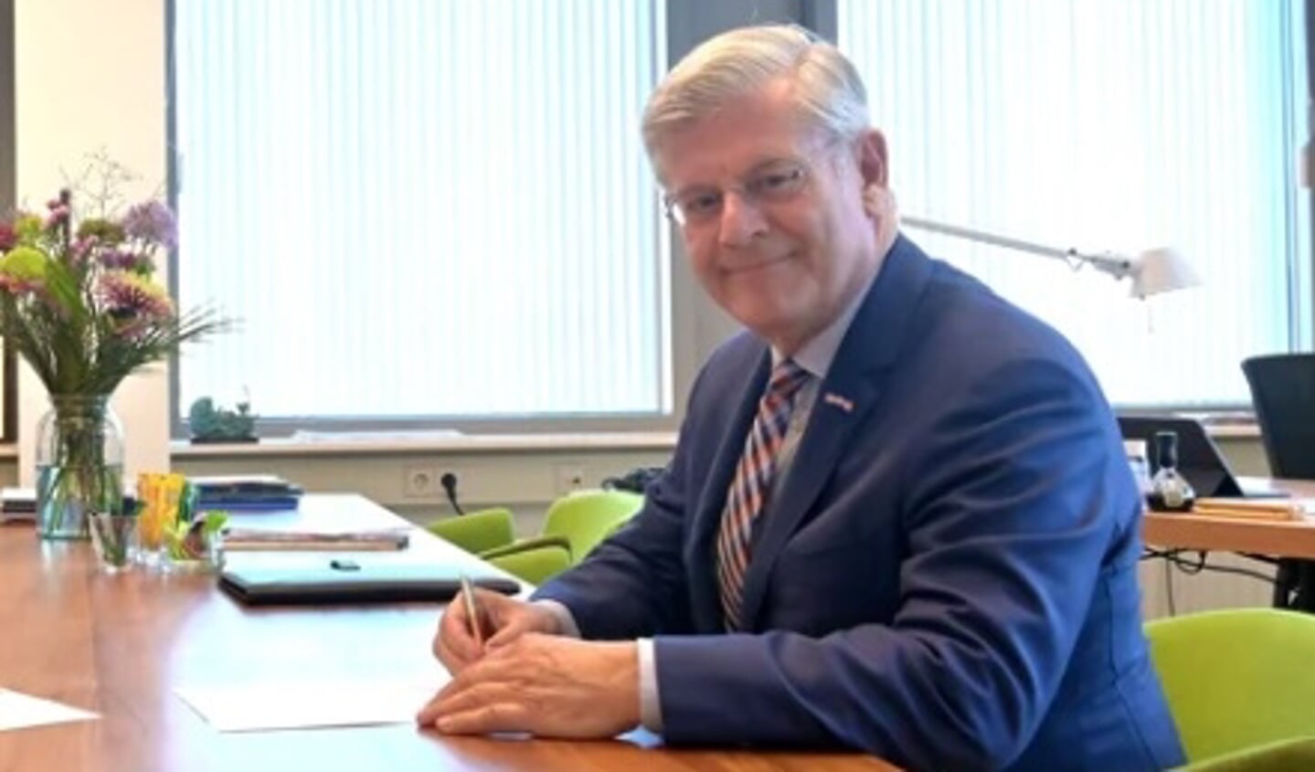 Burgemeester Aptroot.