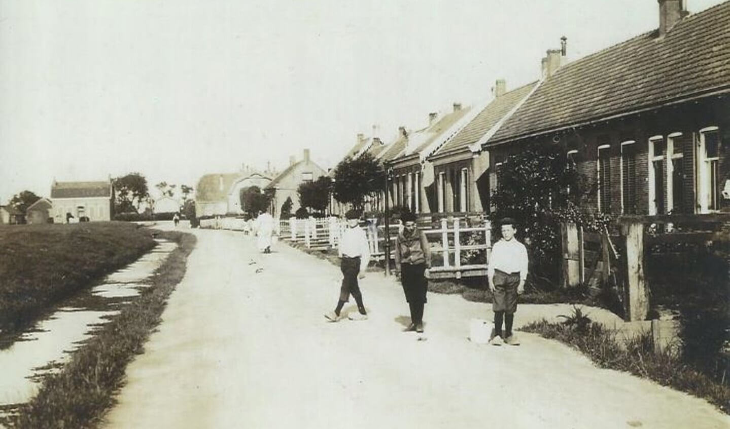 Moriaanseweg West, bruggetjes, sloten