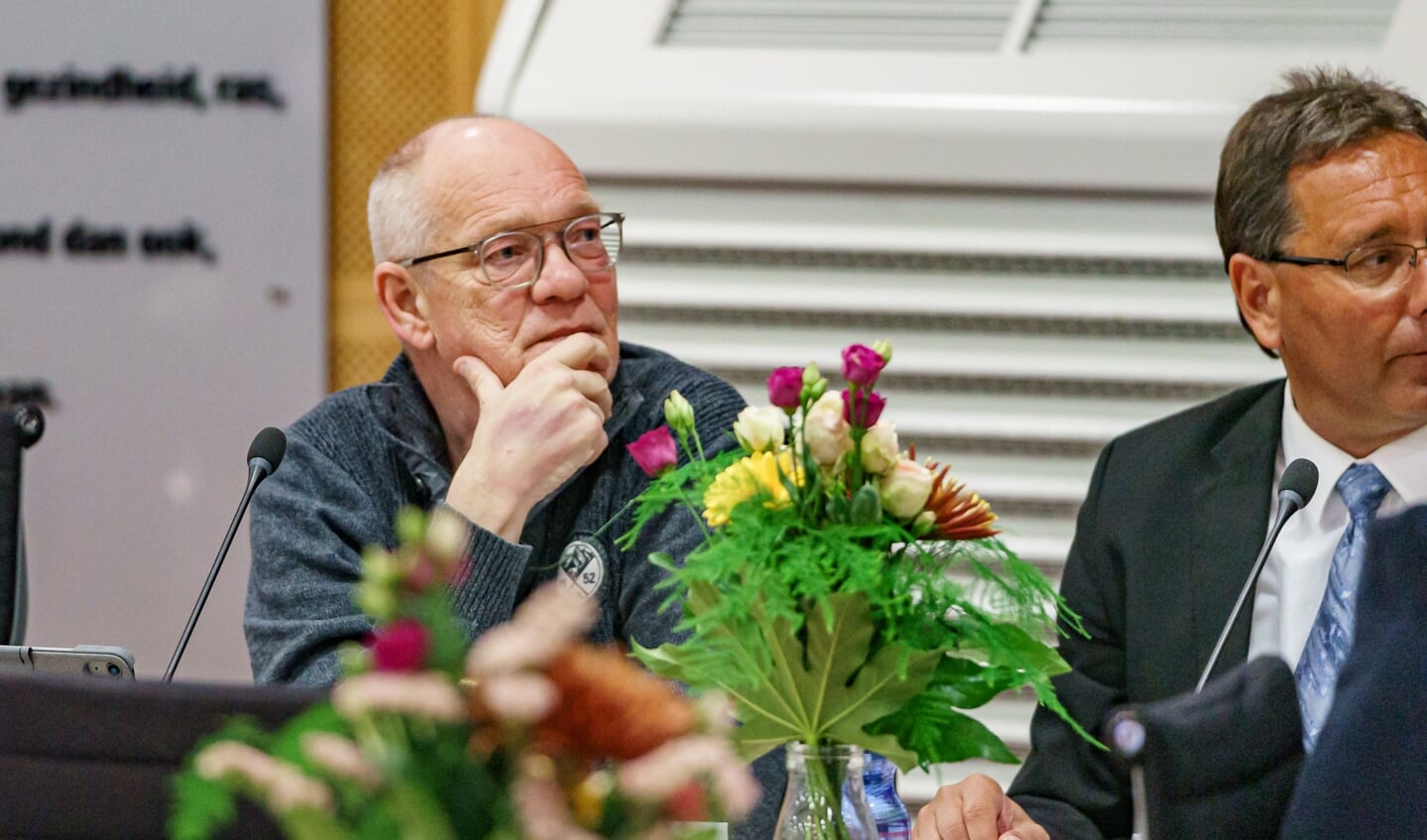 PVV fractievoorzitter Sjaak van Dongen met rechts op de foto de inmiddels uit de fractie gestapte Frank van Boven.
