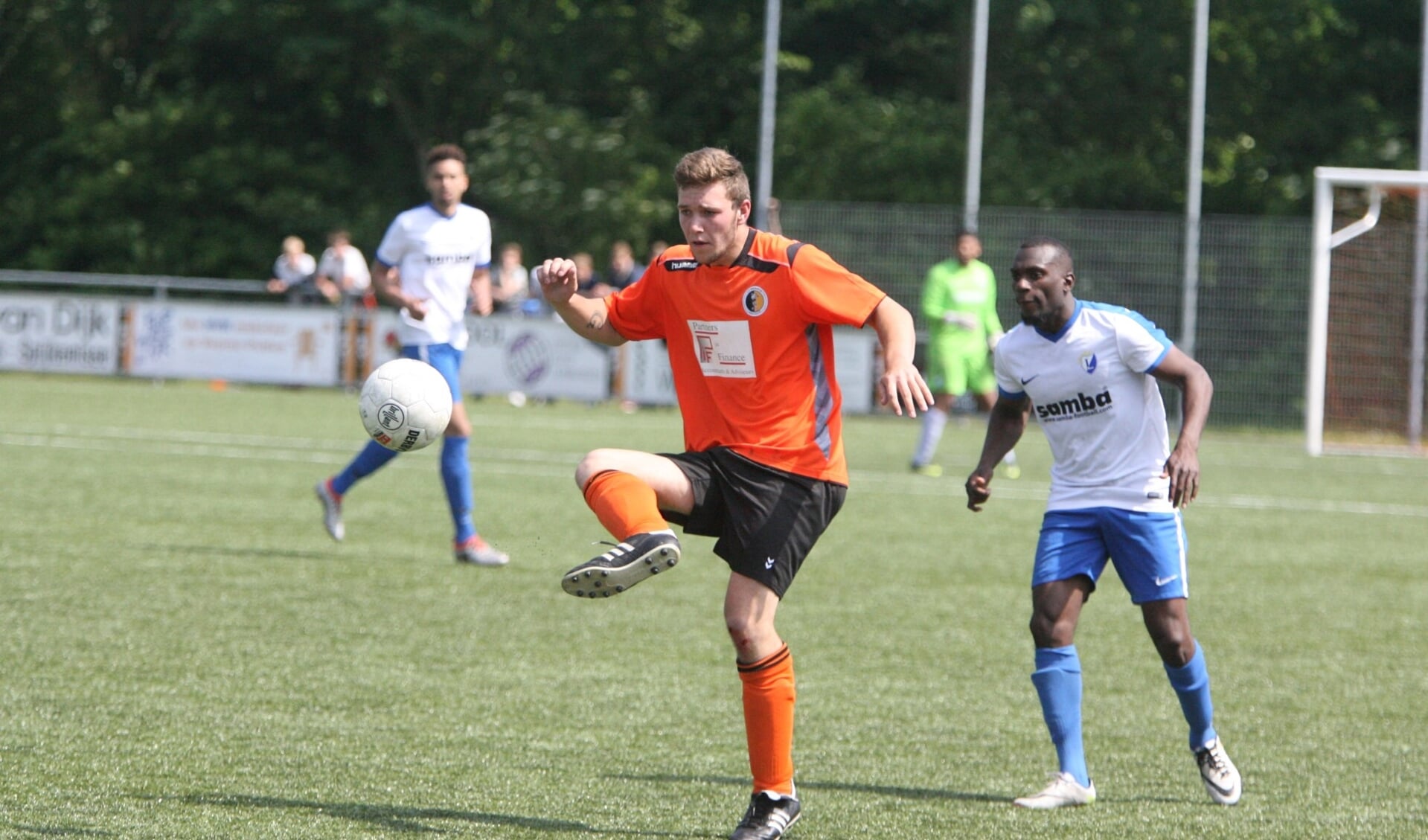 Sven Groenenboom scoorde twee keer voor Rockanje in de met 0-5 gewonnen uitwedstrijd bij OFB. (Archieffoto: Wil van Balen). 