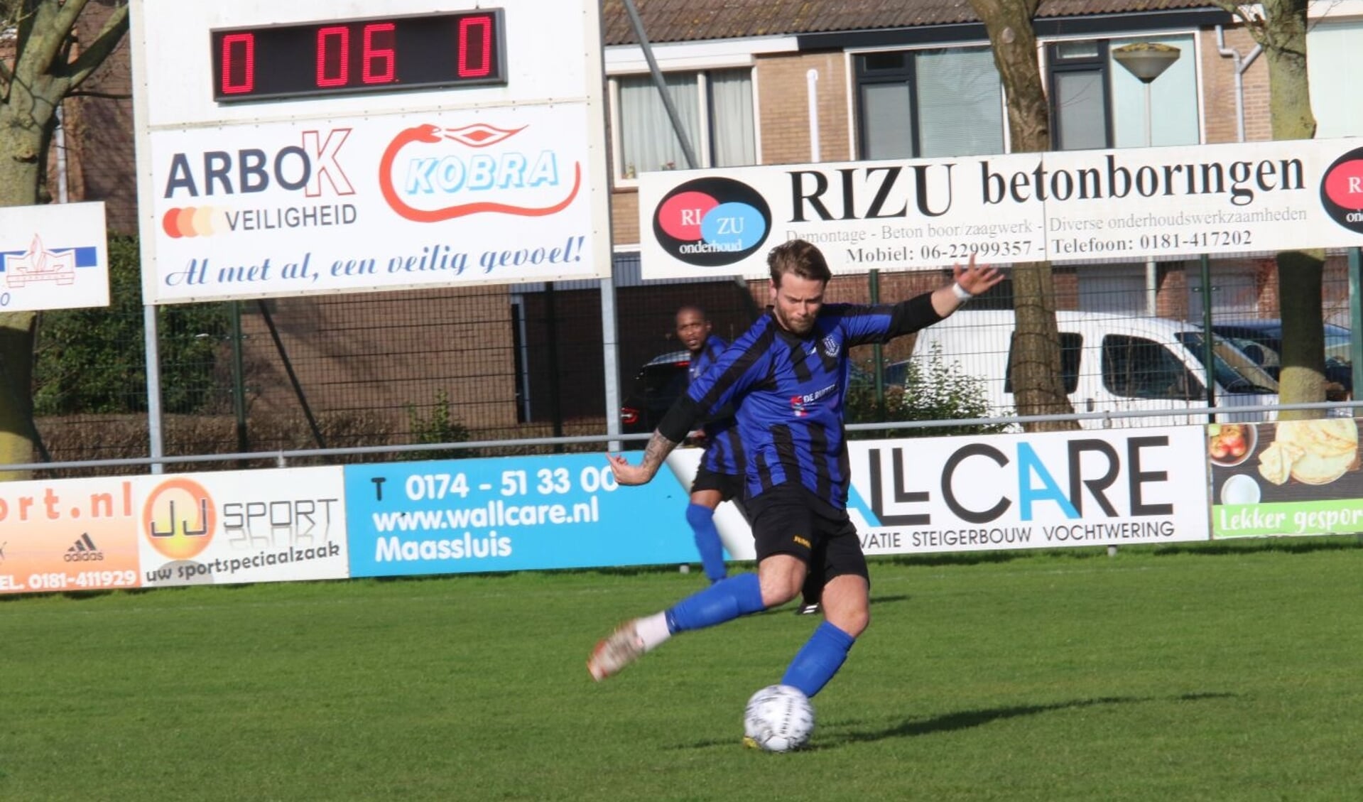 Brian Smits tekende met twee goals voor de complete productie van Vierpolders in de derby bij Rozenburg. (Archieffoto: Wil van Balen).