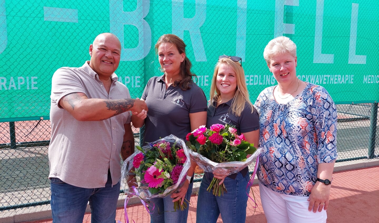 vlnr: Marc Lugten, Geertje van Rooijen, Desi van Aalst en Sylvia op de Weegh