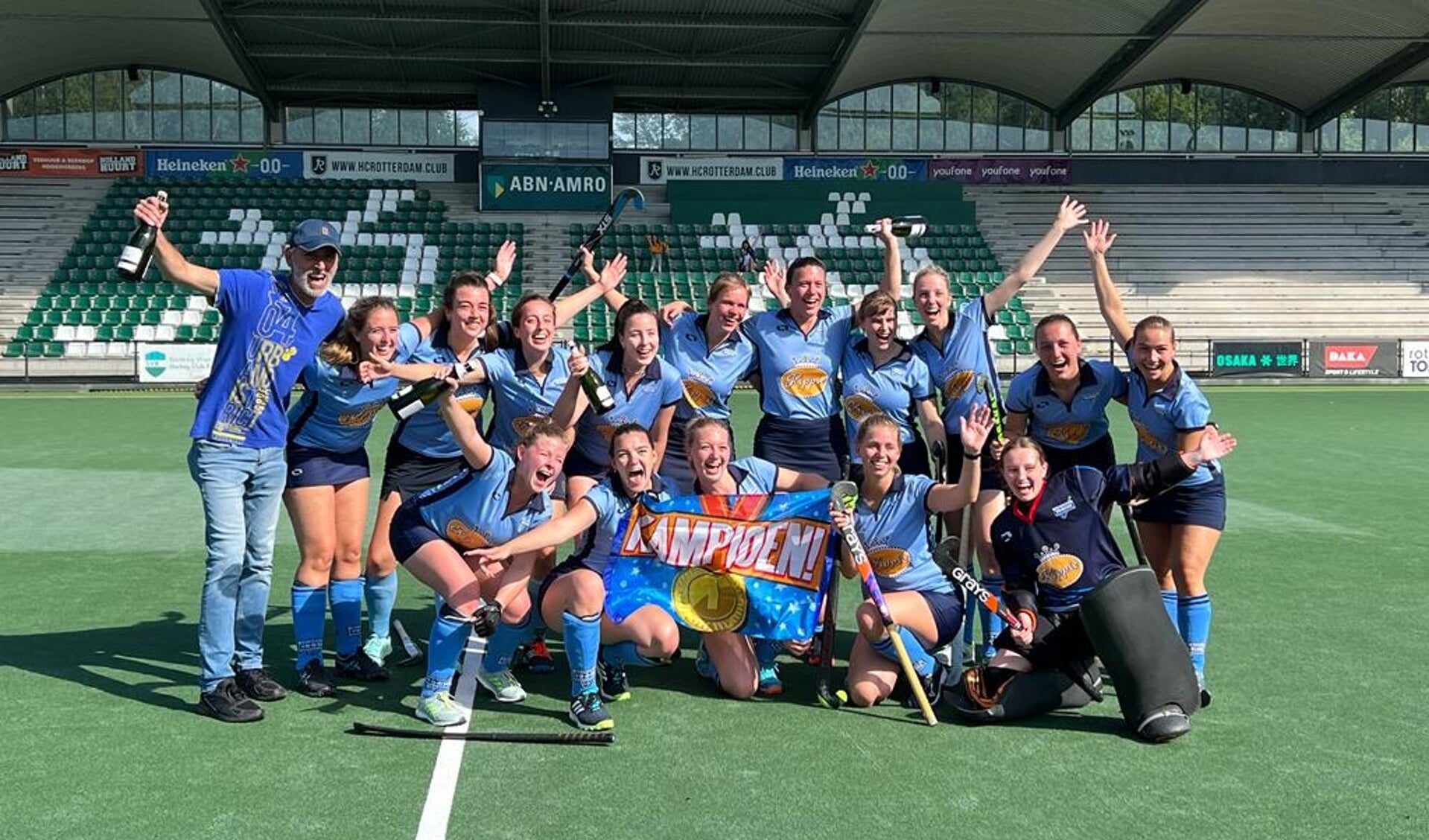 De hockeysters van HC Voorne 2 zijn onlangs in het HC Rotterdam kampioen geworden tegen één van de reserveteams van HC Voorne.