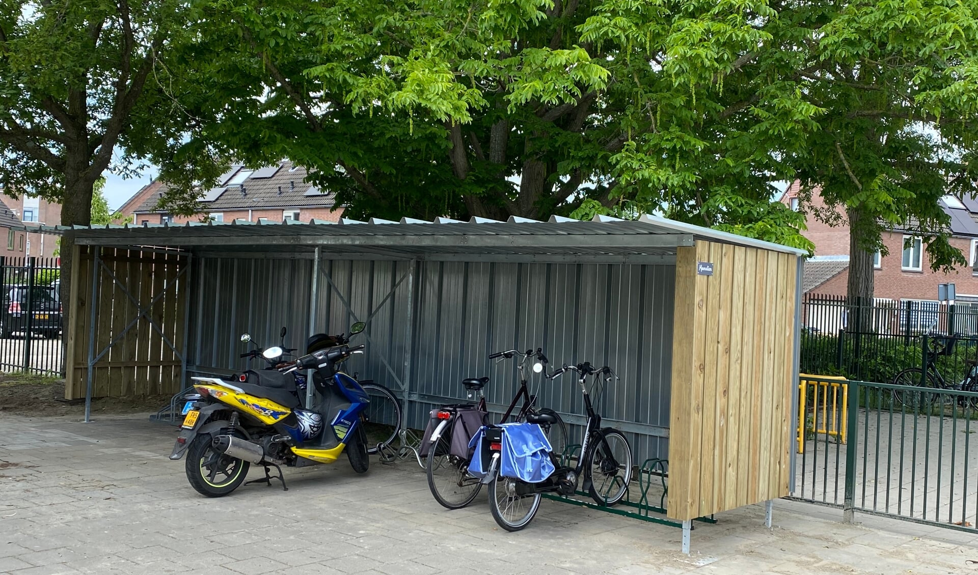 Een fietsenstalling voor de nieuwe locatie van de Voedselbank aan de Brasem. 