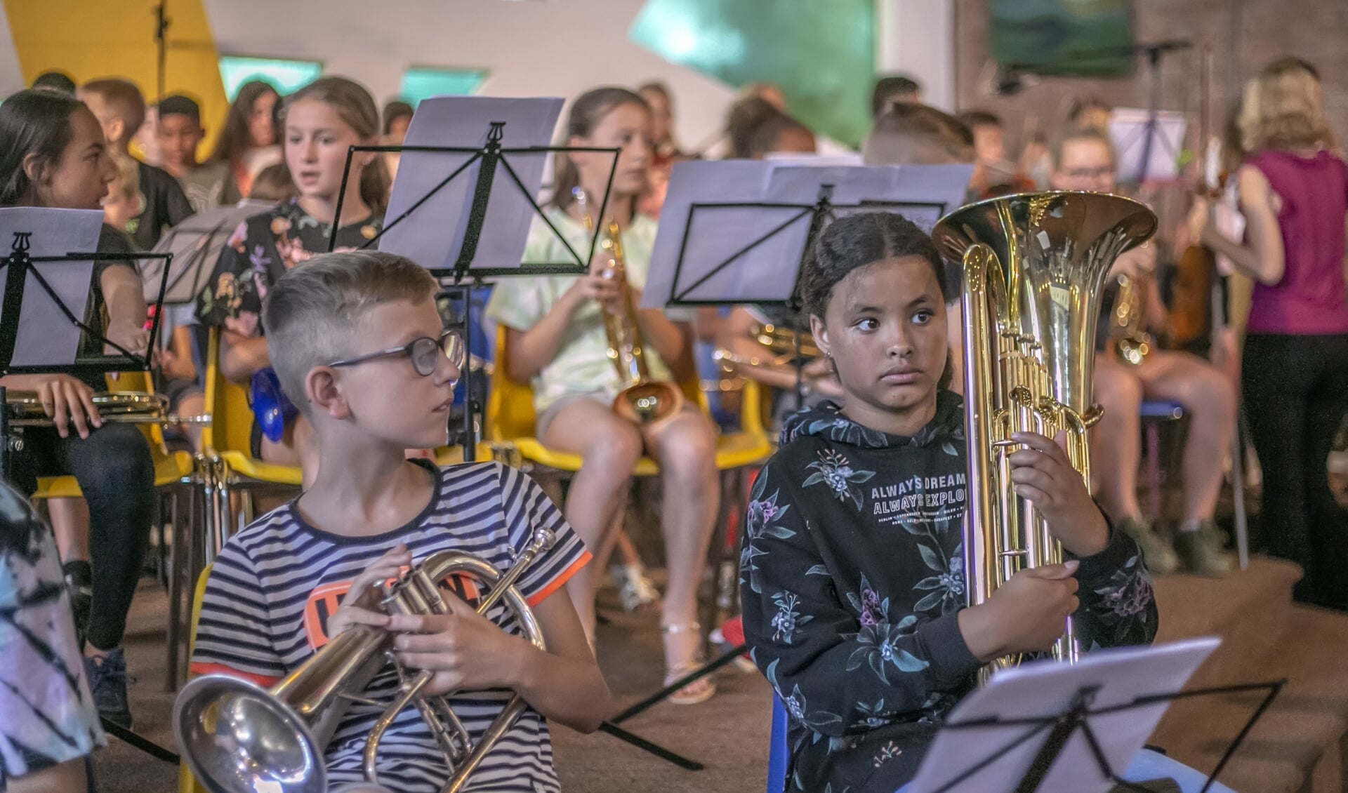 Met Muziek Op School krijgen basisschoolleerlingen, als onderdeel van hun lespakket, muziekonderwijs. 
