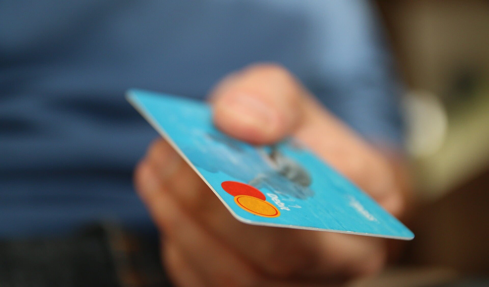 EBS introduceert in- en uitchecken met contactloze betaalpas of creditcard op Voorne-Putten & Rozenburg