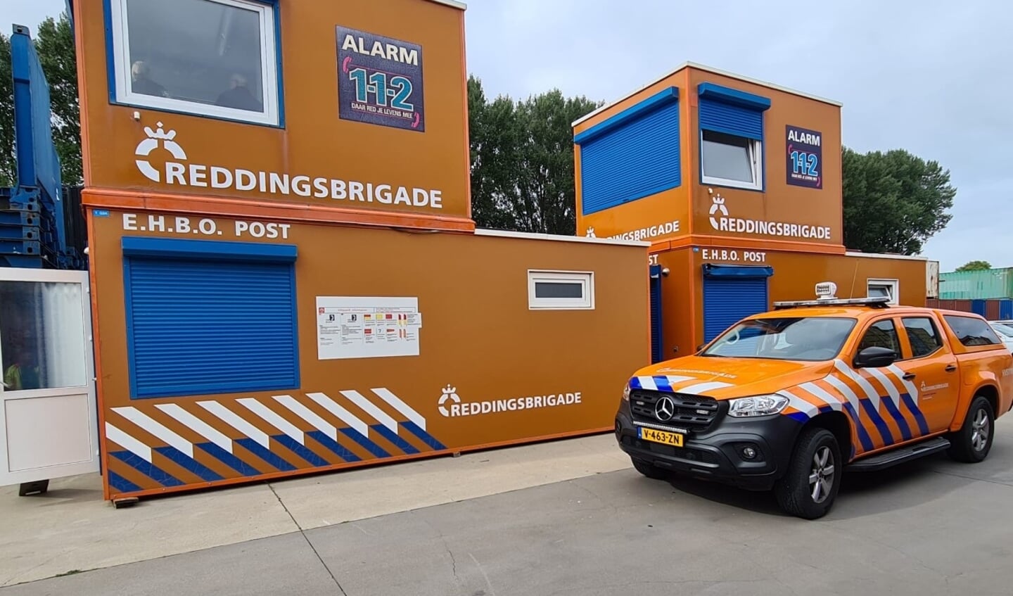 De reddingsposten in de stalling van Veiligheidsregio Haaglanden, de post links op de foto komt naar Hellevoetsluis