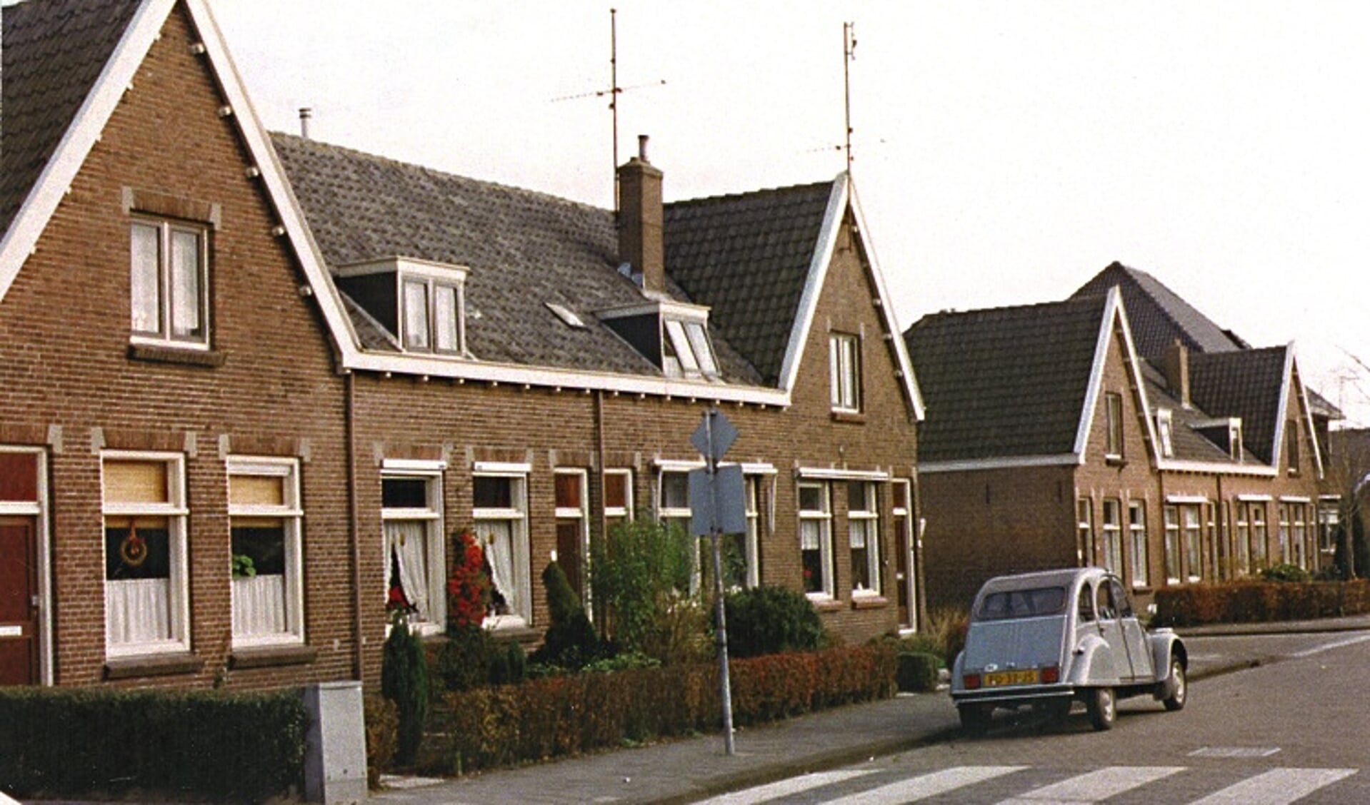 Woningwetwoningen aan de Smidsweg die een eenheid vormen met de Roodenburg Vermaatstraat.







smidsweg, woningwetwoningen, roodenburg vermaatstraat,