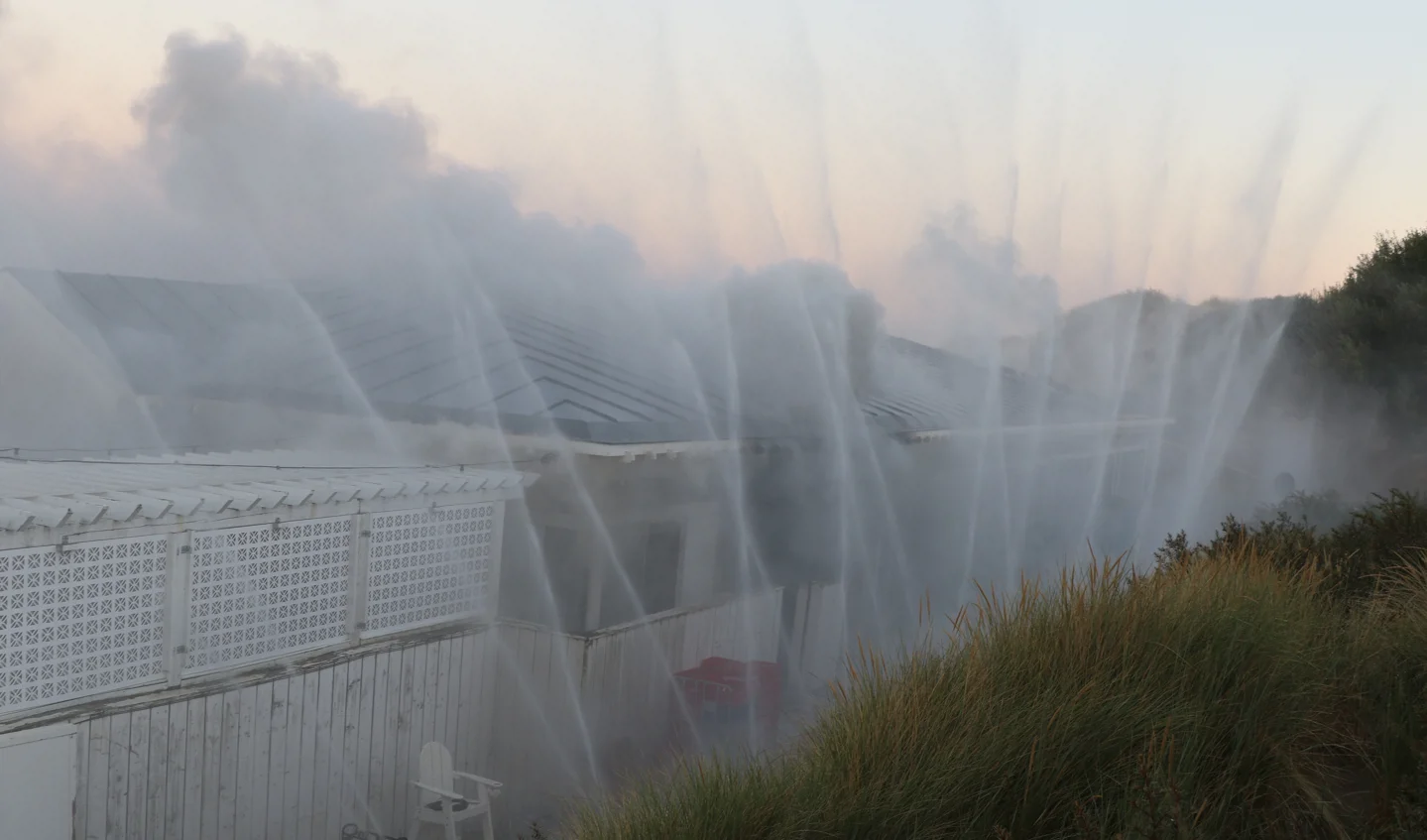 wijsheid Geplooid middelen Grote brand verwoest strandtent Eerste Slag Rockanje - Al het nieuws uit  Westvoorne