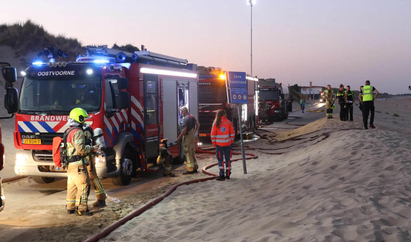 wijsheid Geplooid middelen Grote brand verwoest strandtent Eerste Slag Rockanje - Al het nieuws uit  Westvoorne