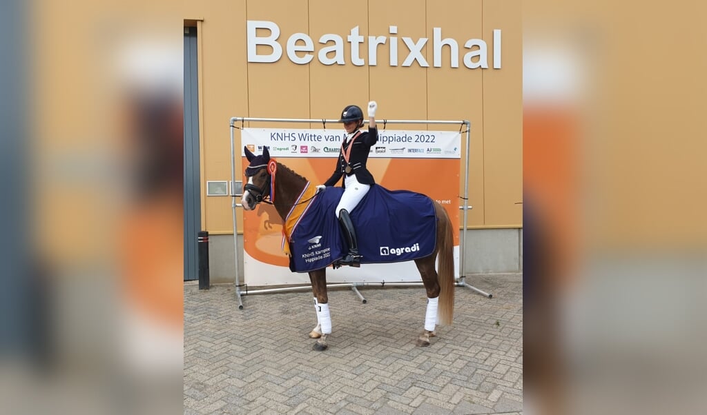 Elin Buijs Nederlands Kampioen dressuur! Adverteren Weekblad