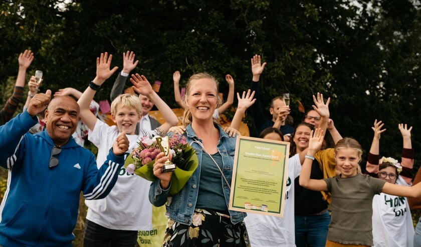 Nomineren voor een Gouden Buur Award 2022 kan tot donderdag 8 september via: nextdoor.nl/goudenbuur. Op de foto Wieke winnaar 2021 (Foto: Madeleine Bolle)