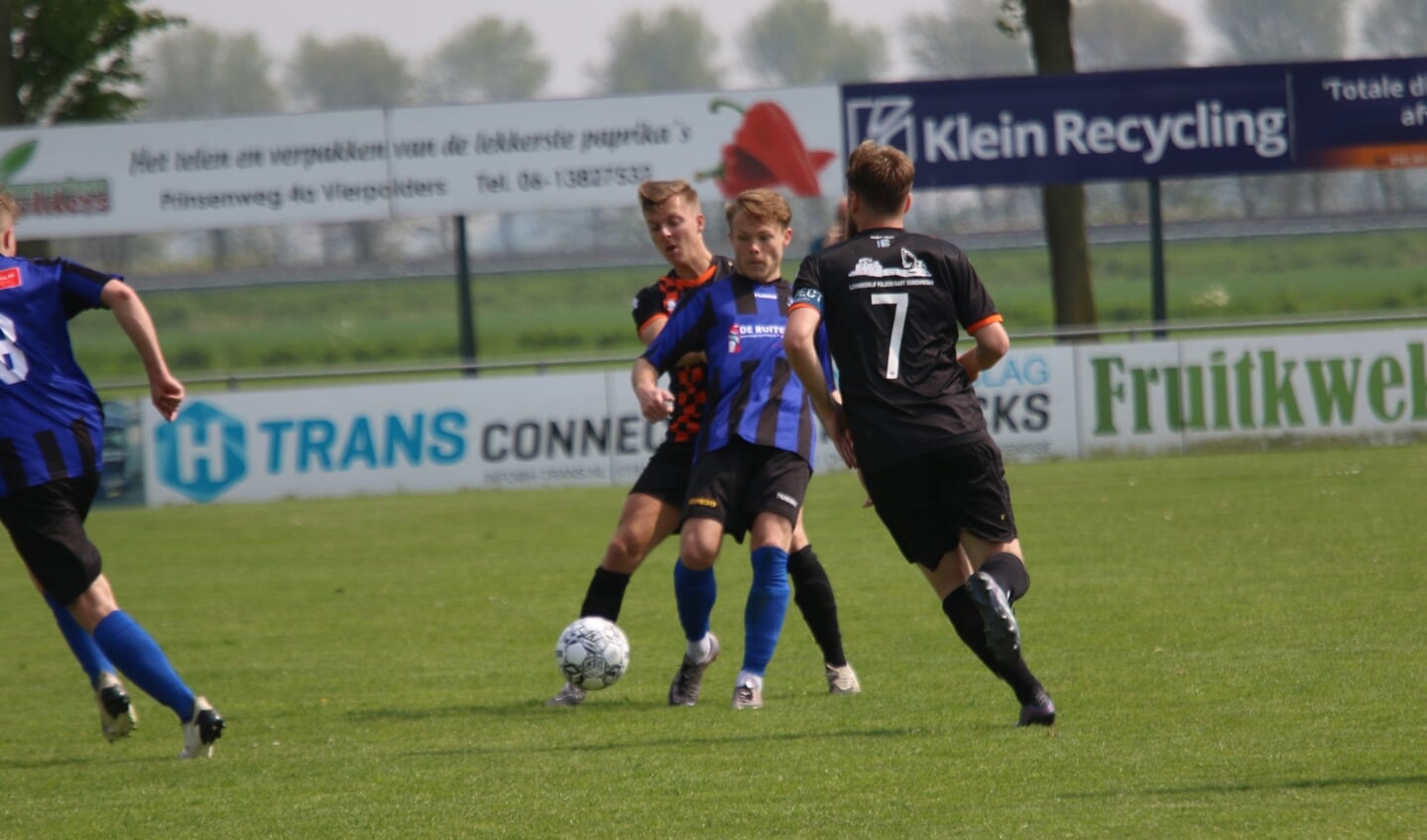 Floris van den Heuvel opende de score voor Vierpolders in de bekerwedstrijd tegen Duindorp. (Archieffoto: Wil van Balen).