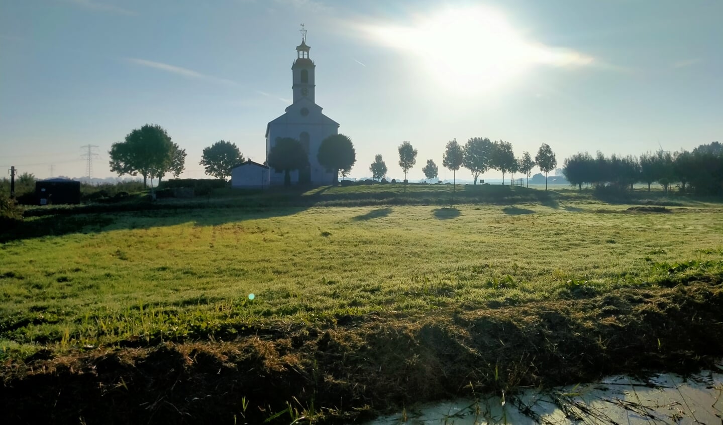 Het witte kerkje van Simonshaven.