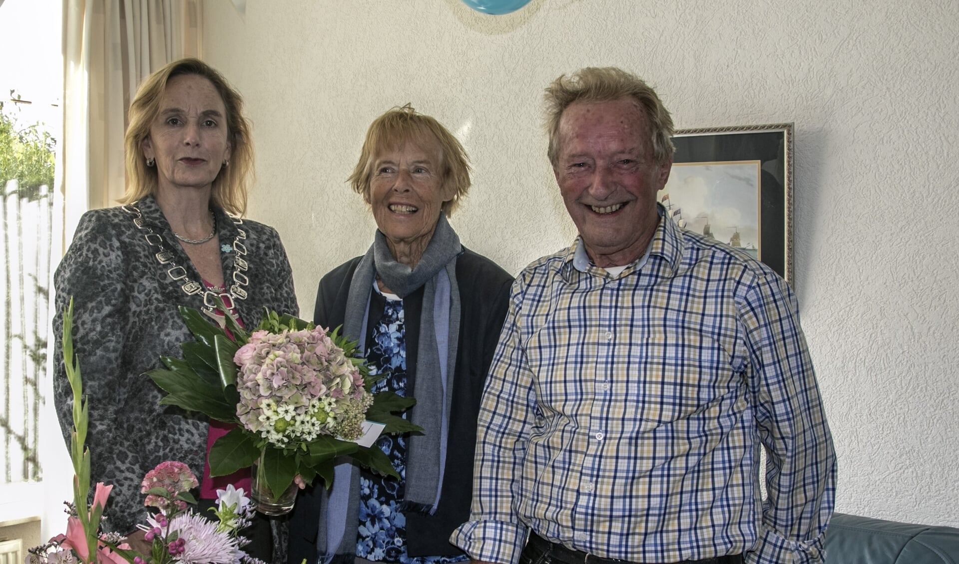 60 jaar getrouwd echtpaar Cor en Lena de Werker met burgemeester Junius