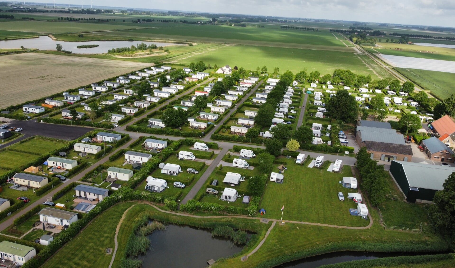 Camping 't Vogelnest in Stad aan 't Haringvliet ligt er prachtig bij.