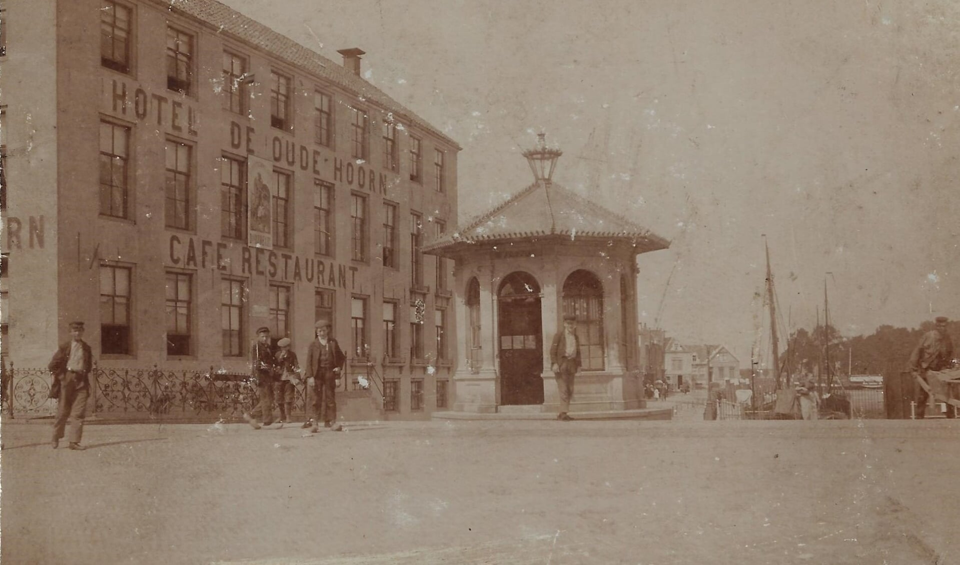 De originele foto uit 1903 van het Marktplein. (uit collectie Dolf Demmers)