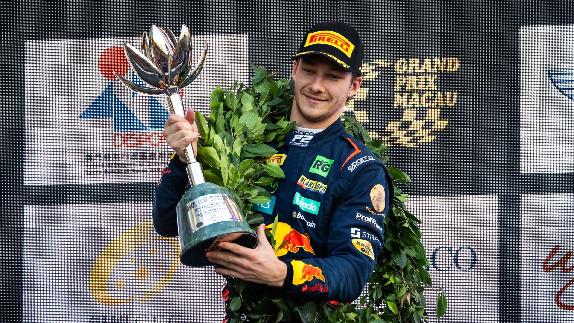 Podiumplek voor Dennis Hauger van MP Motorsport in Macau, China tijdens de FIA Formula 3 World Cup Series. (foto: Dutch Photo Agency)