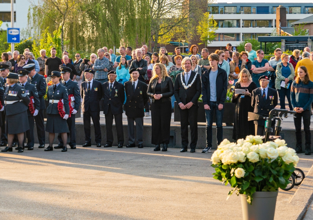 Veel Belangstelling Voor Dodenherdenking In Spijkenisse - Oozo.nl