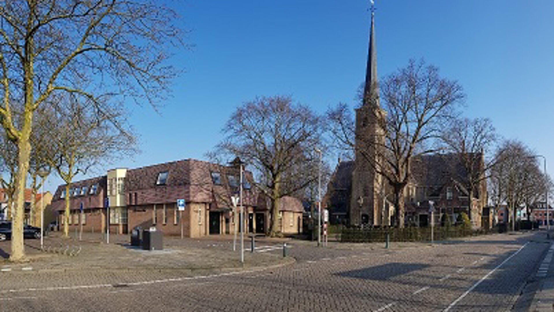 Kerkelijk Centrum Maranatha ligt naast de Dorpskerk. 