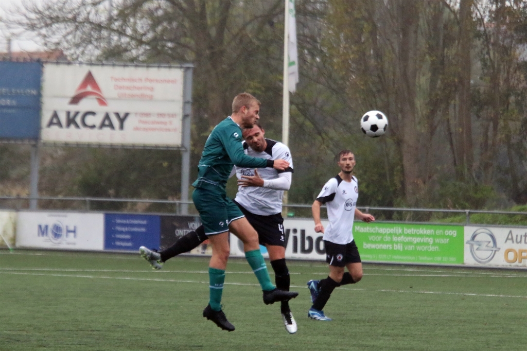 Nieuwenhoorn behoudt ondanks gelijkspel koppositie 1e klasse