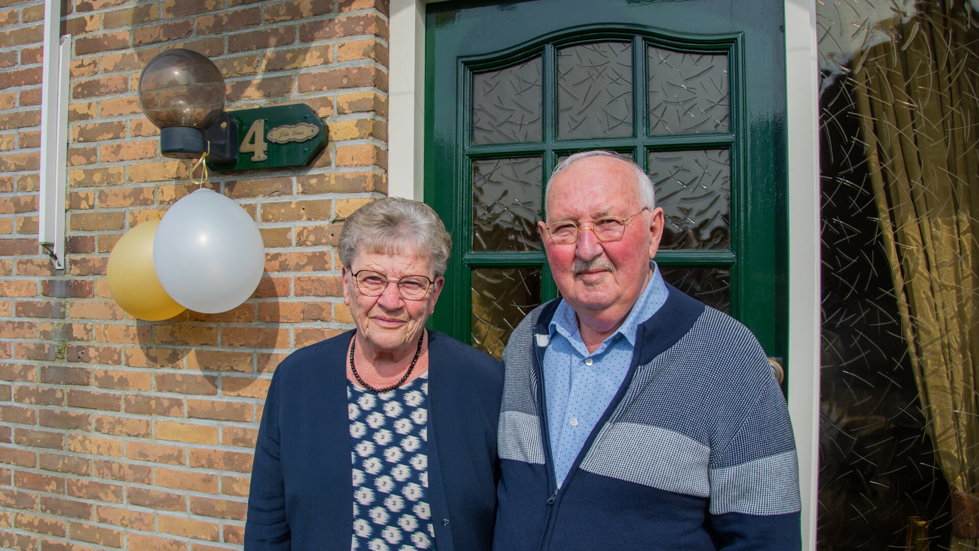Lena en Hans delen al 60 jaar lief en leed en zijn nog altijd zielsgelukkig met elkaar.  Foto: Sam Fish