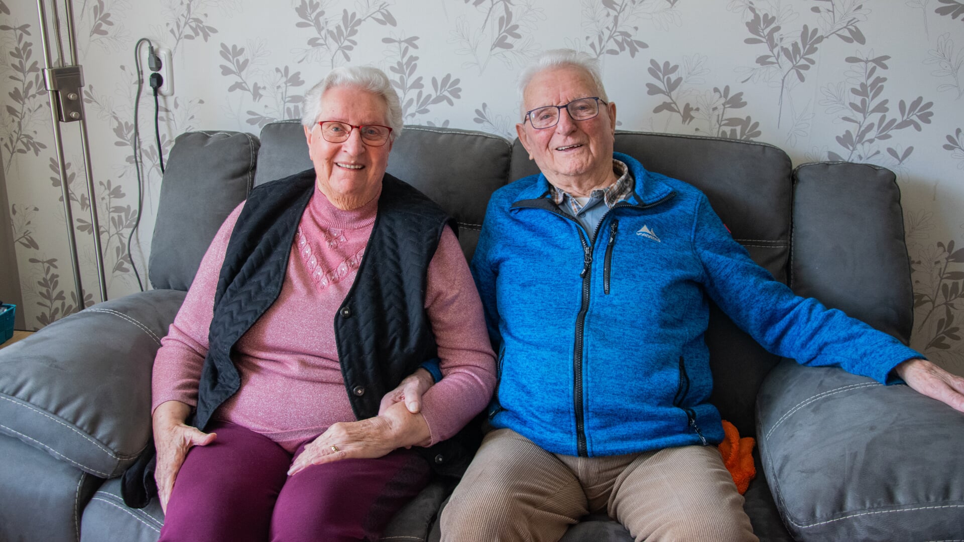 Jannie (89) en Jan (88) Vroegindeweij vierden afgelopen week hun diamanten huwelijk met een gezellig verrassingsfeest in Den Bommel!  Foto: Sam Fish