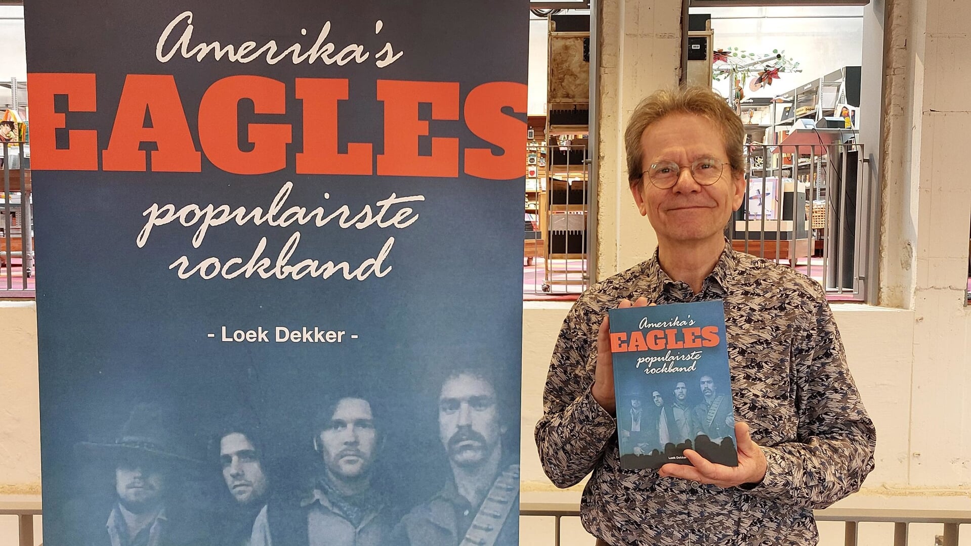 Loek Dekker schreef al meerdere boeken over beroemde popbands, zijn nieuwste boek over de Eagles is net uit. (foto: privé)