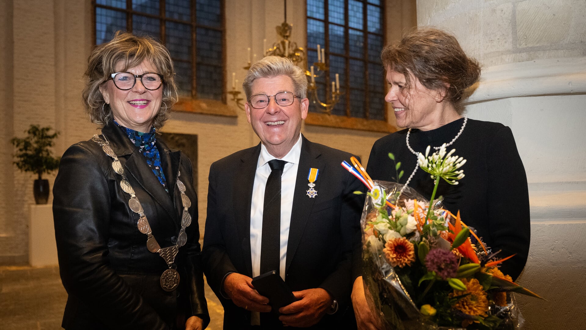 Burgemeester Ada Grootenboer, dirigent Dinant Struik en zijn vrouw Marjan.