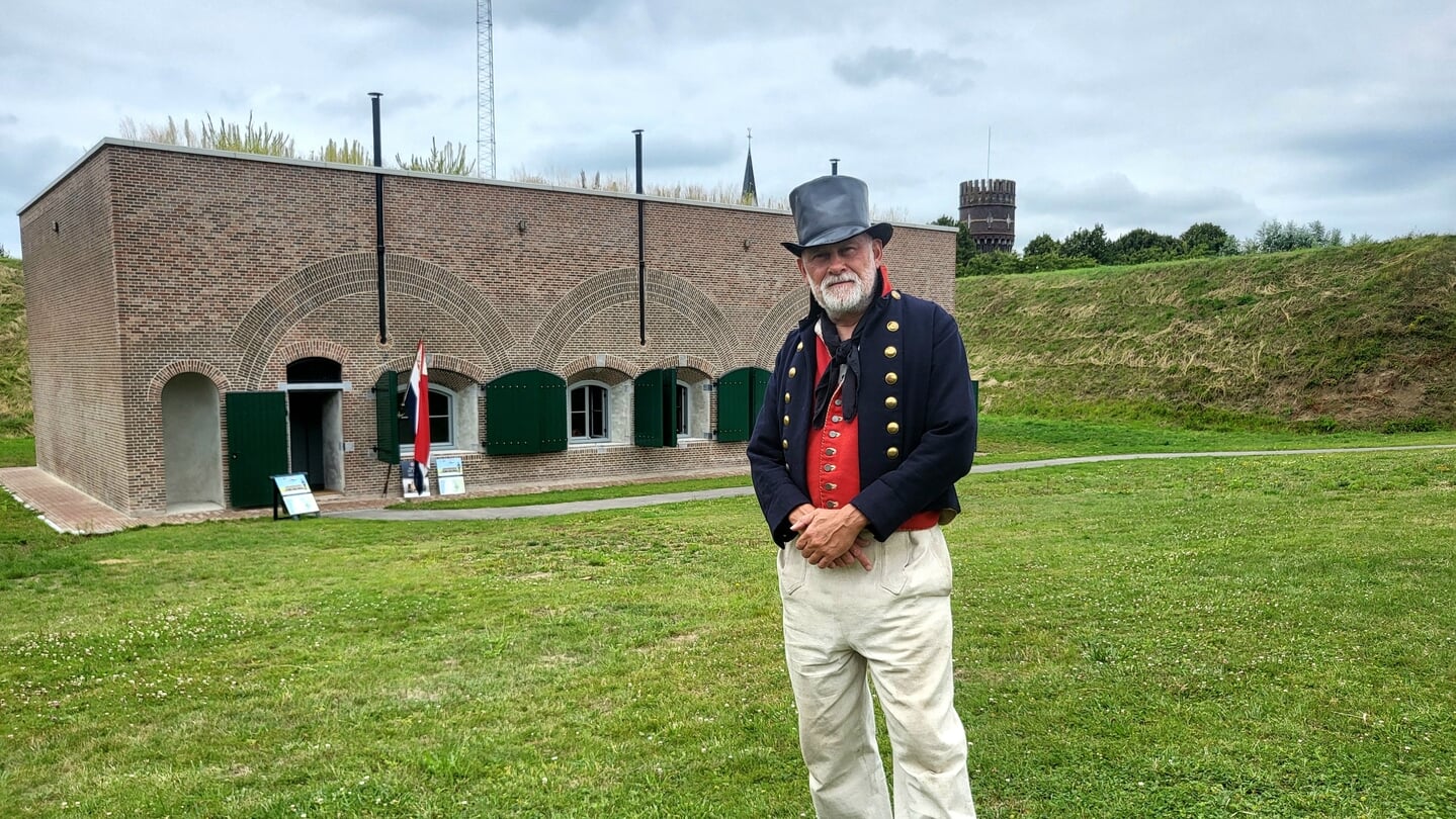 Erik van Houten pakt tijdens het evenement weer uit met zijn reenactment groep bij het Bomvrij Logies. 