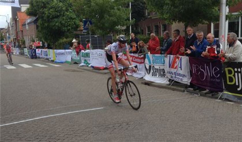 Thomas Hoole als derde over de streep in De Lier.