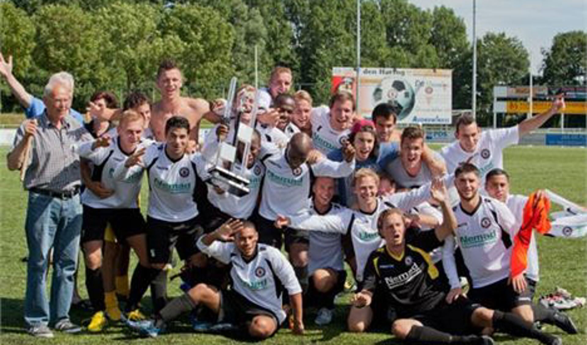 VV Nieuwenhoorn won de finale met strafschoppen.