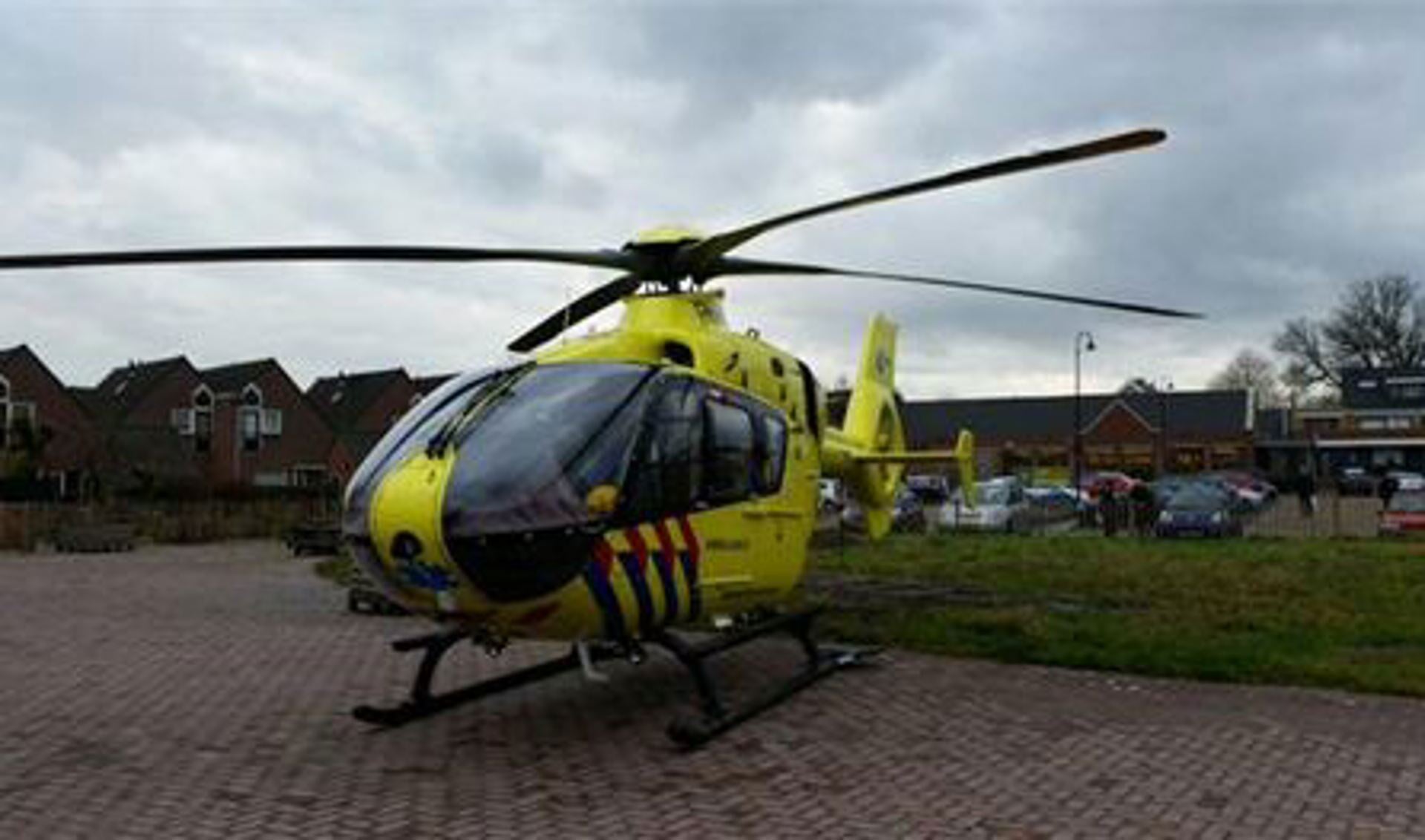 De traumahelicopter staat 'geparkeerd' in de omgeving Waalstraat. Foto: Natalie Lieder/Twitter.