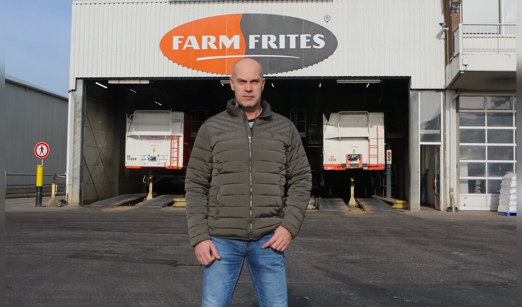 Wim van Duppen is opgegroeid in Oudenhoorn, voetbalt bij OHVV en is al bijna 35 jaar werkzaam bij de internationale fritesgigant Farm Frites aan de Molendijk in Oudenhoorn. Foto Theo van Kralingen.