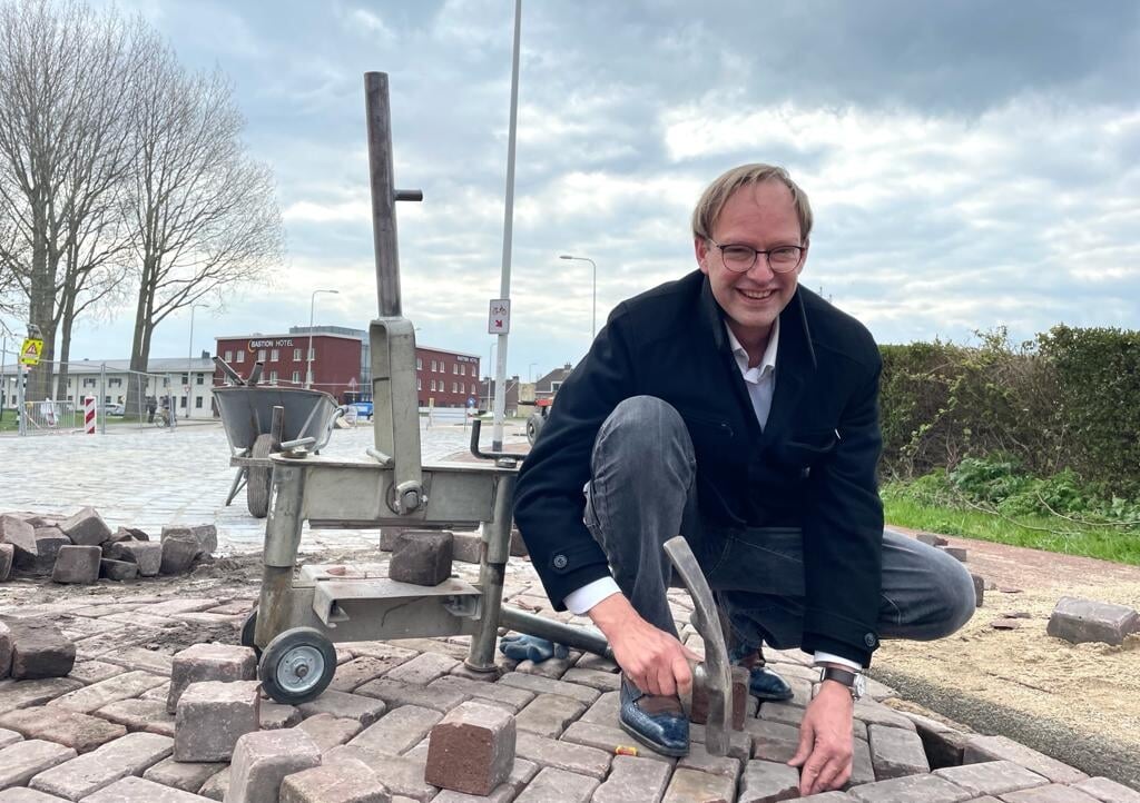 Wethouder van der Kooi is blij met de realisatie van het eerste project van de Binnenstad-en Havenvisie 