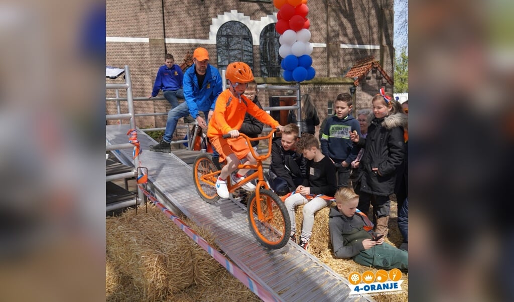 In 's-Gravendeel kunnen kinderen zaterdag op het kerkplein tussen 14 en 16 uur fietsen zonder ketting... durf jij het aan?! Aanmelden kan nog via www.4-oranje.nl.  (foto: pr Oranjevereniging 's-Gravendeel)