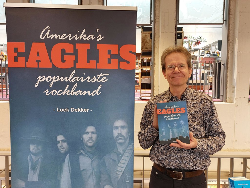 Loek Dekker schreef al meerdere boeken over beroemde popbands, zijn nieuwste boek over de Eagles is net uit. (foto: privé)