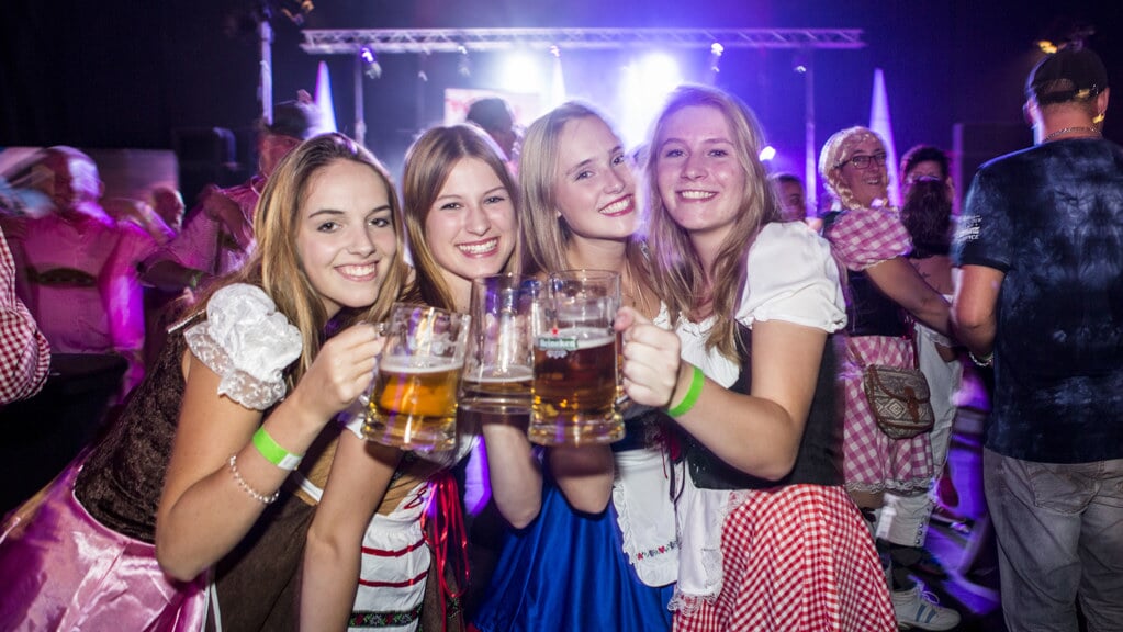 Oktoberfest in Oud-Vossemeer: ​​Ein Fest voller Bier, Schlager und deutscher Geselligkeit