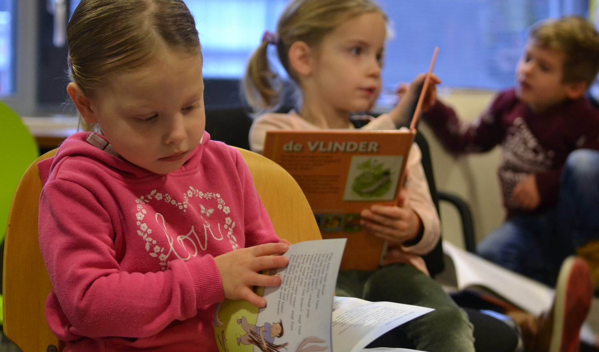 De burgemeester leest voor in het kader van de Nationalse Voorleesdagen