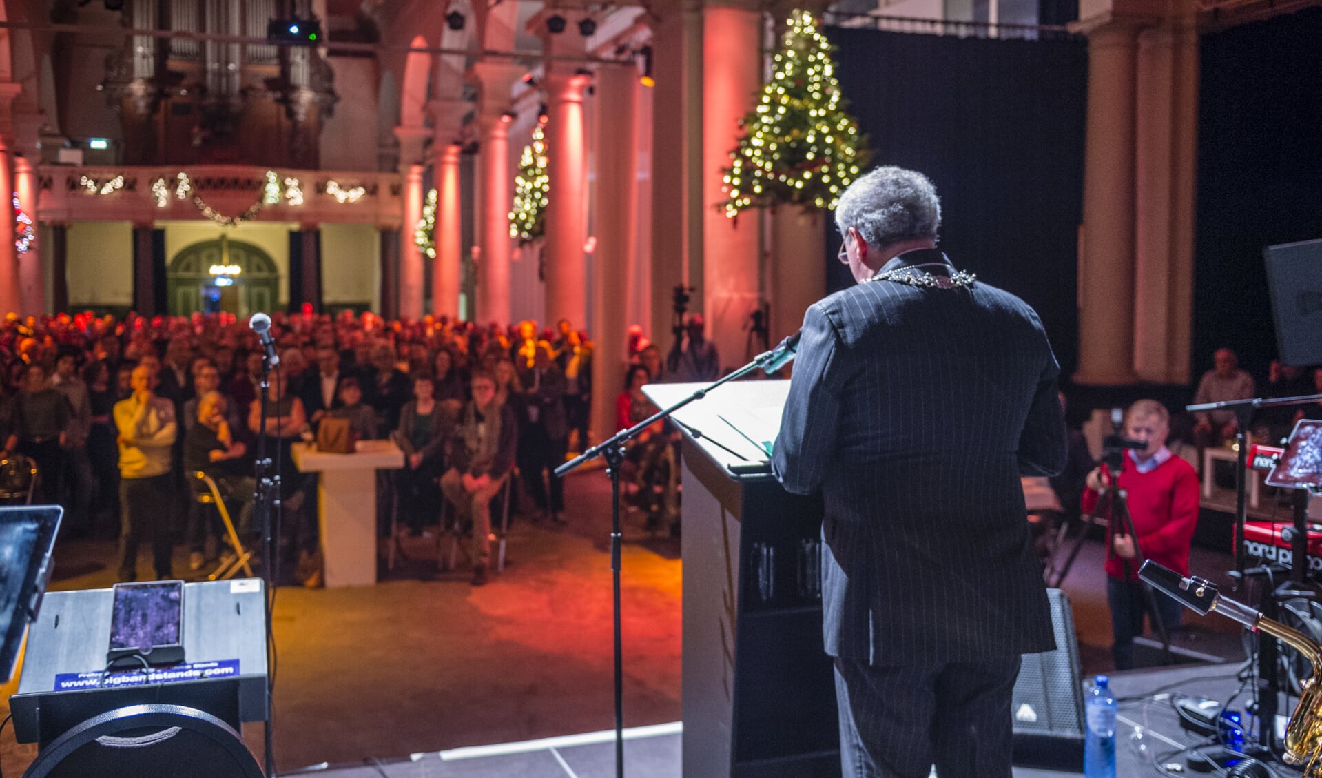 Aandacht voor de speech van burgemeester Jacques Niederers in de Sint Jan. FOTO PETER BRAAKMANN