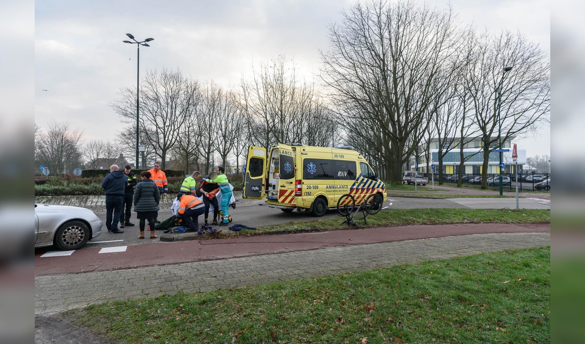 Fietser gewond bij aanrijding op rotonde in Etten-Leur.