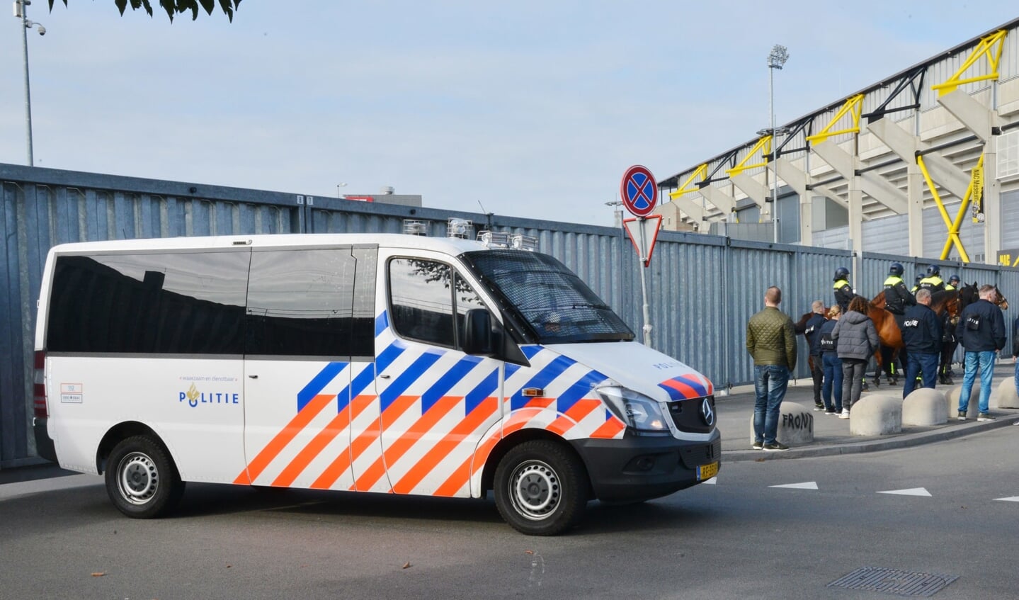 De politie moest hard ingrijpen na afloop van NAC-Willem II.