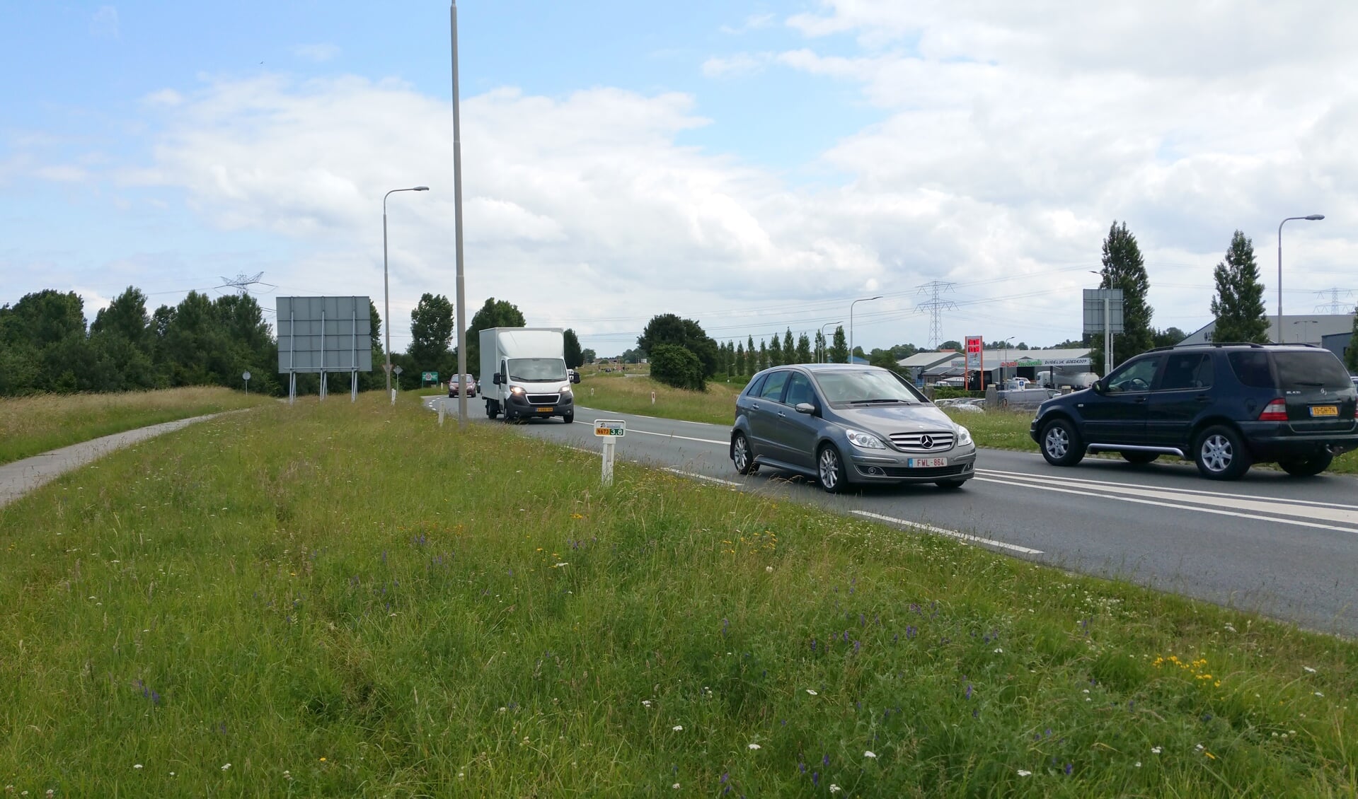 De Zanddijk (N673) tussen Kruiningen en Yerseke is een drukke route.