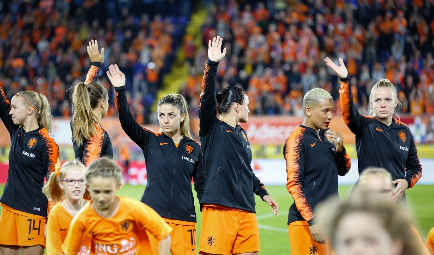 De Oranje Leeuwinnen versloegen vrijdag 5 oktober Denemarken met 2-0 in Breda.