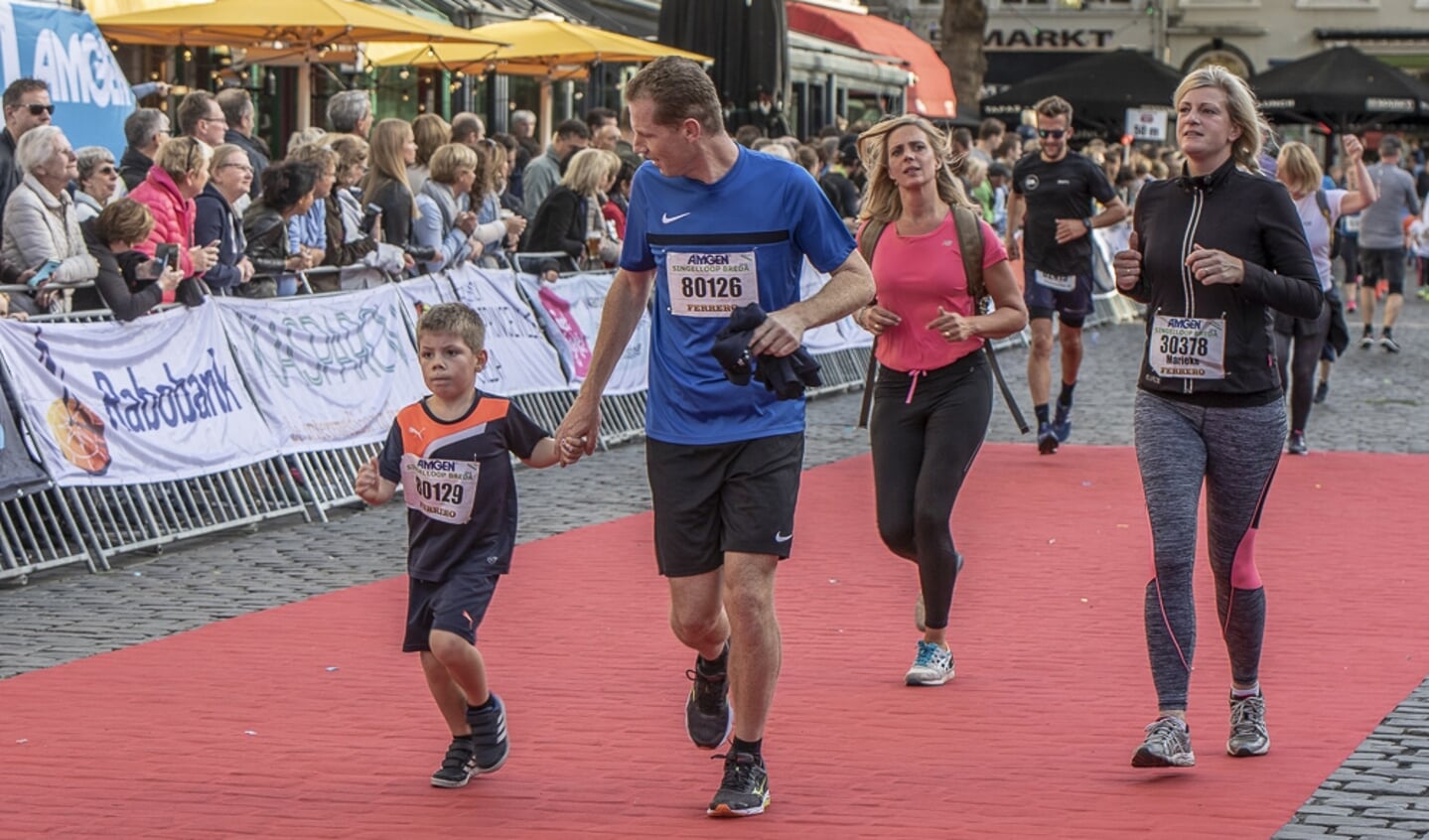 De familieloop tijdens de Singelloop 2018.