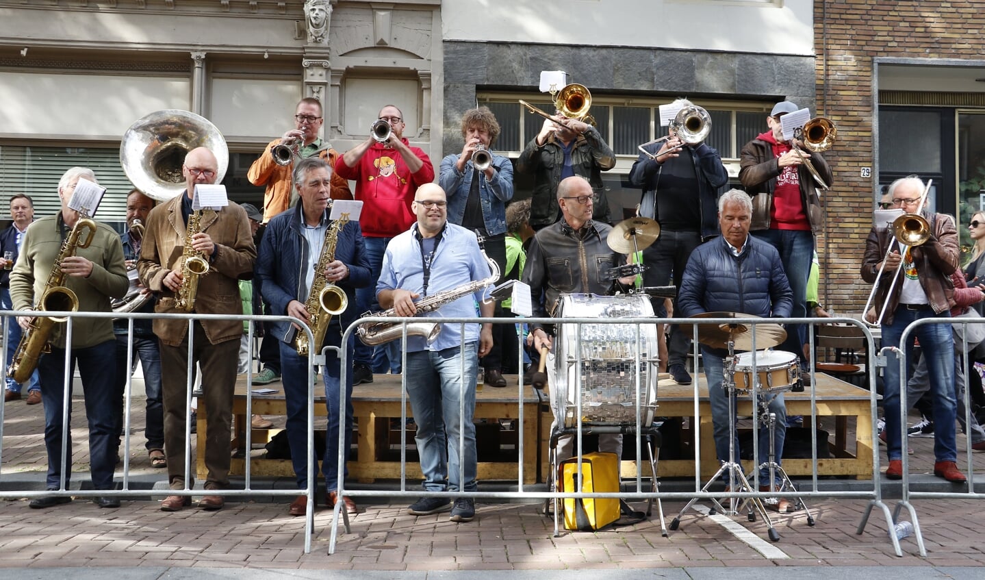 Muziek in de Boschstraat.