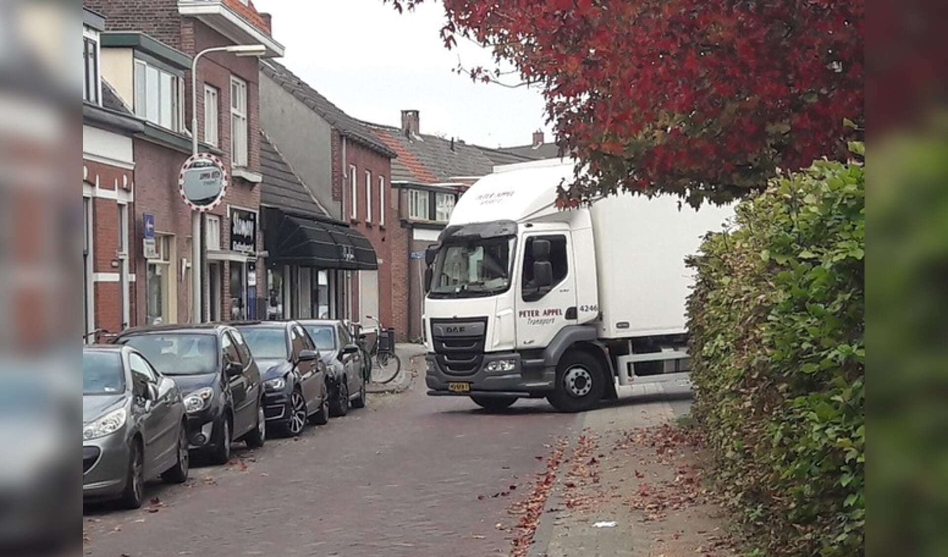 Een draaiende vrachtwagen in Zandberg; geen onbekend gezicht voor de bewoners van de wijk. 