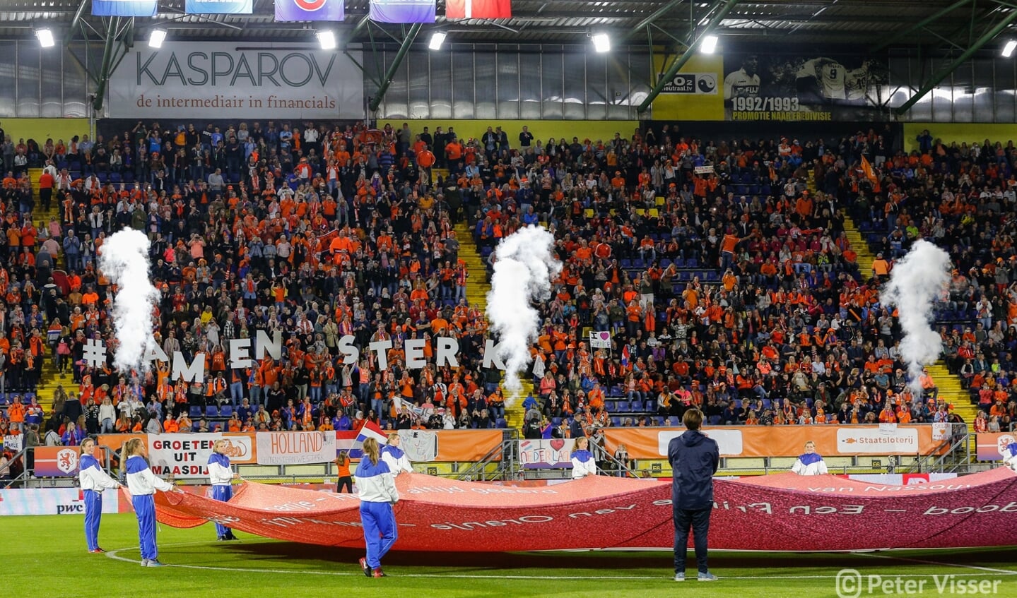 De Oranje Leeuwinnen versloegen vrijdag 5 oktober Denemarken met 2-0 in Breda.