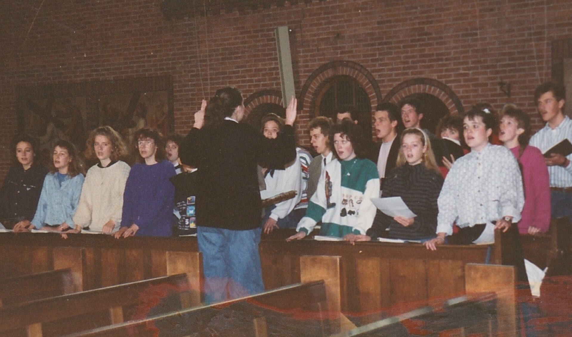 Het koor in actie in 1988.