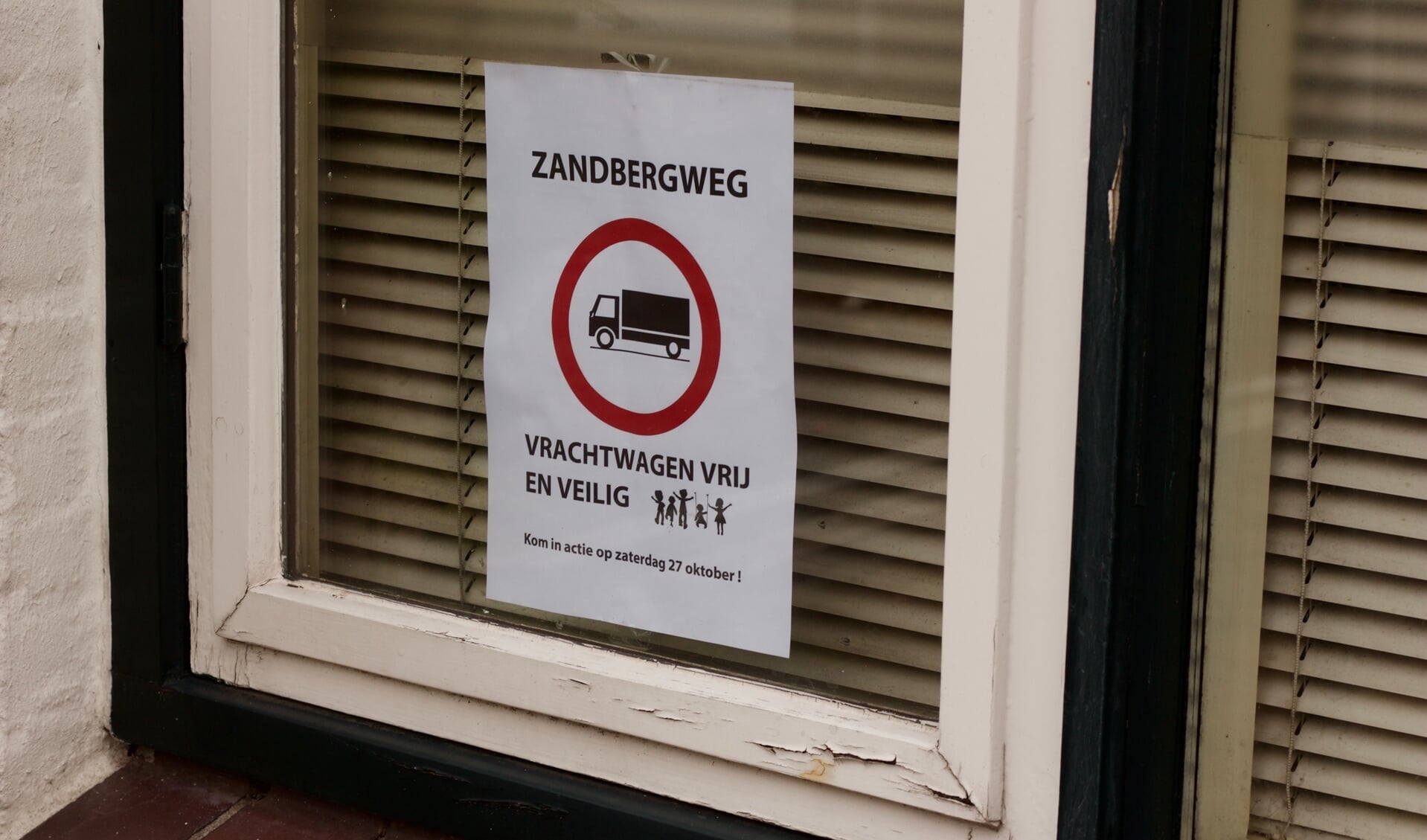 Inwoners Zandberg ondernemen actie tegen vrachtverkeer